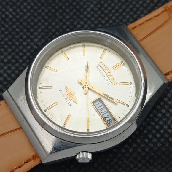 Vintage 1987 Citizen Automatic Mens Silver Watch W/daydate & Gold accents - Picture 6 of 8